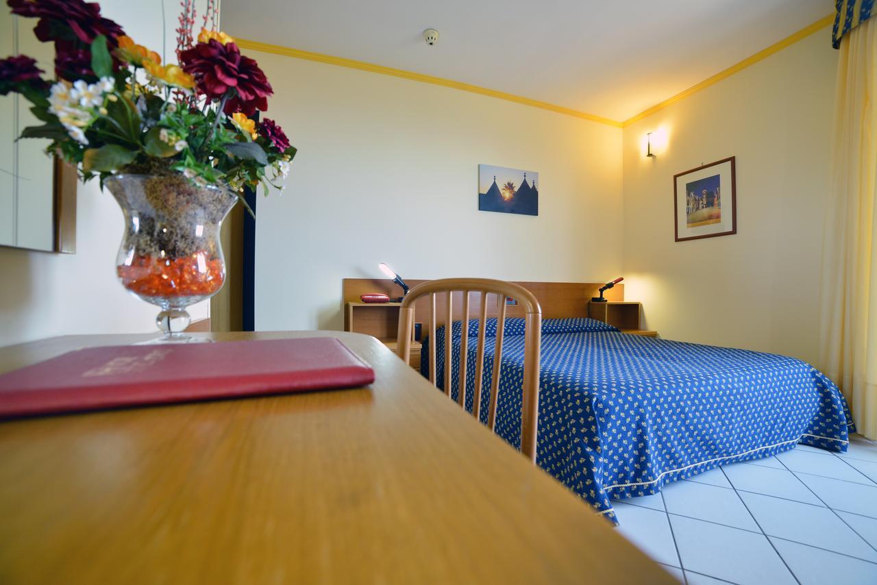 Hotel Lo Smeraldo Cisternino Eksteriør billede